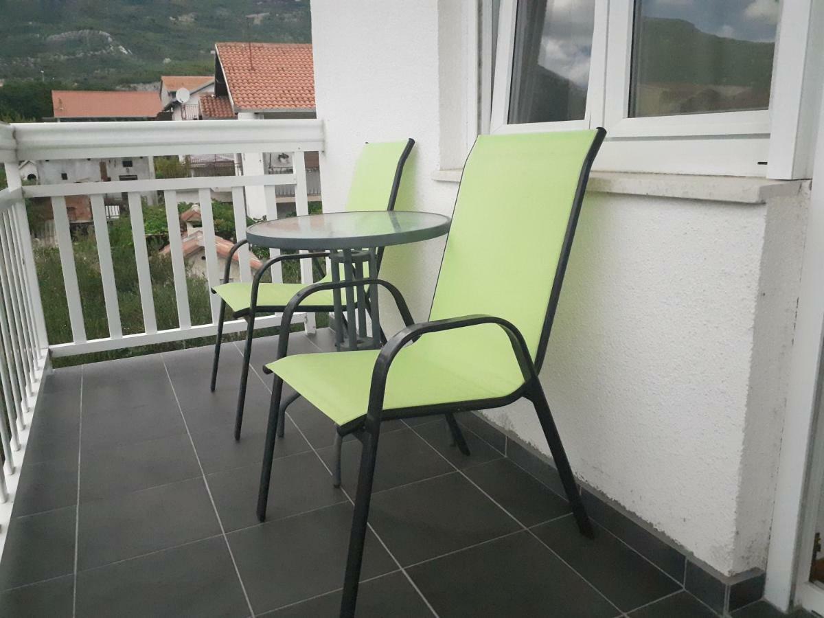 Apartamento Apartman Teklic Kaštela Habitación foto